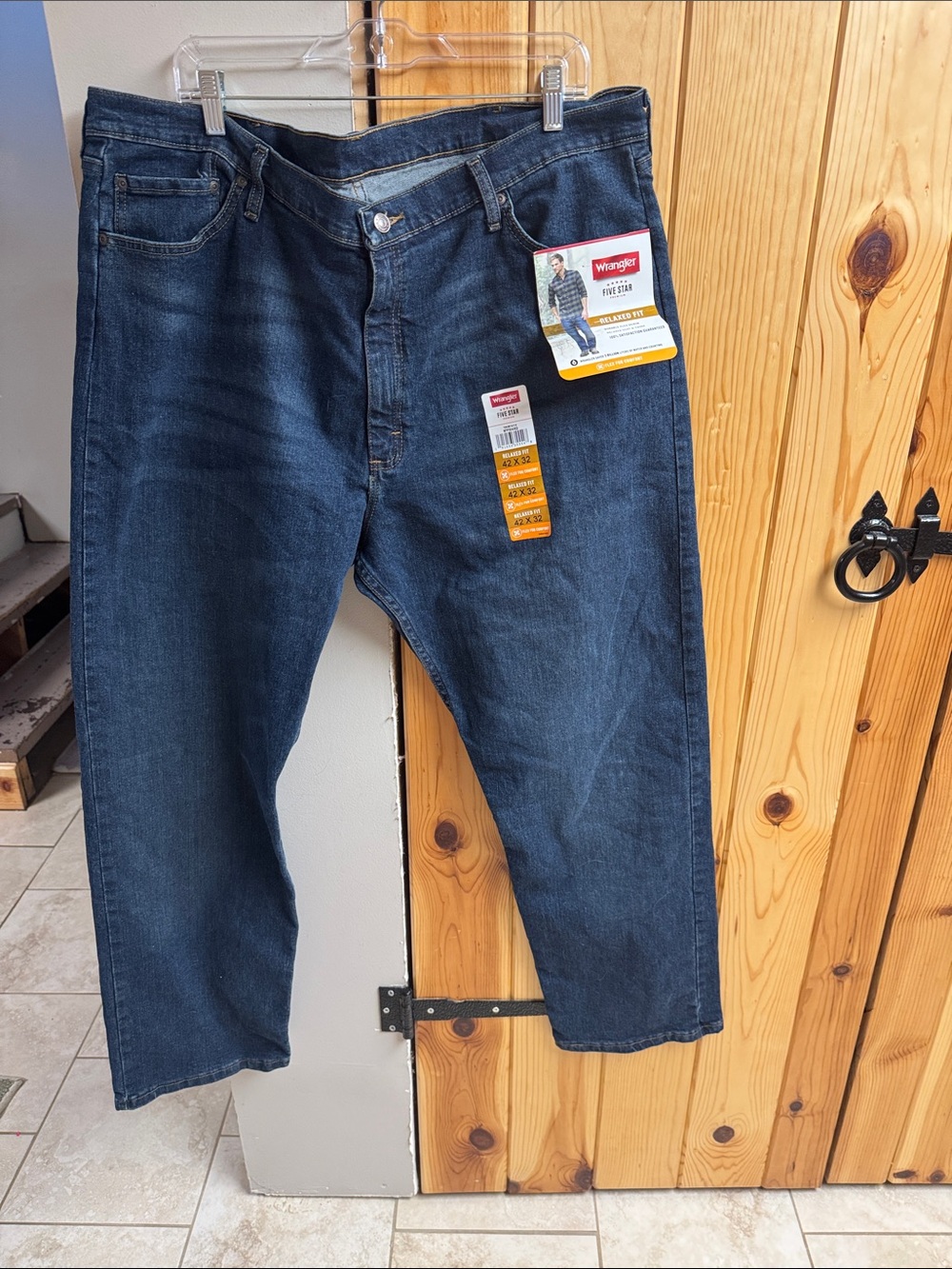 Wrangler Men's Navy Blue Straight Jeans